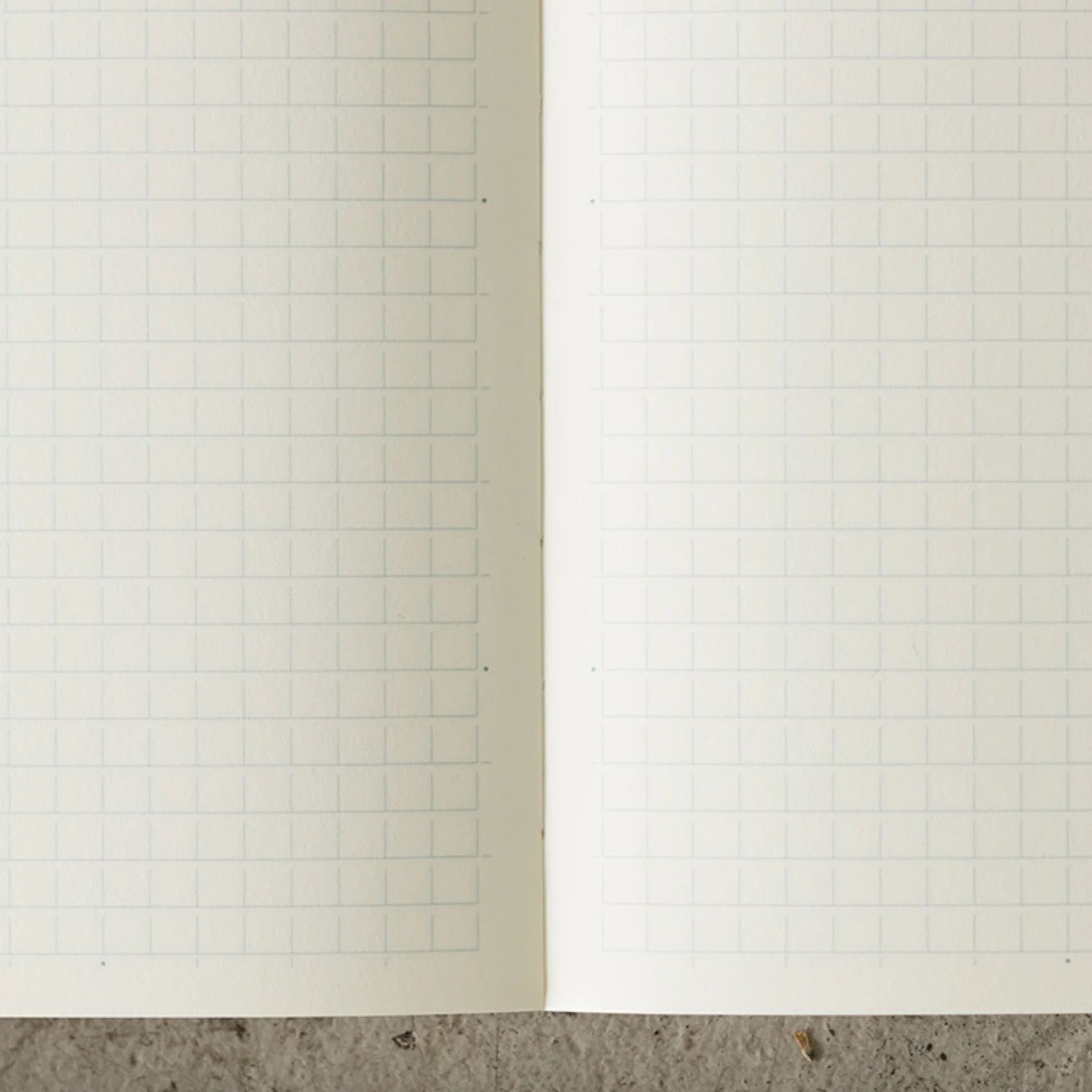 Midori MD Paper – MD Grid Notebook – Cuaderno Cuadriculado A5 (14,8 x 21 cm) - Image 6