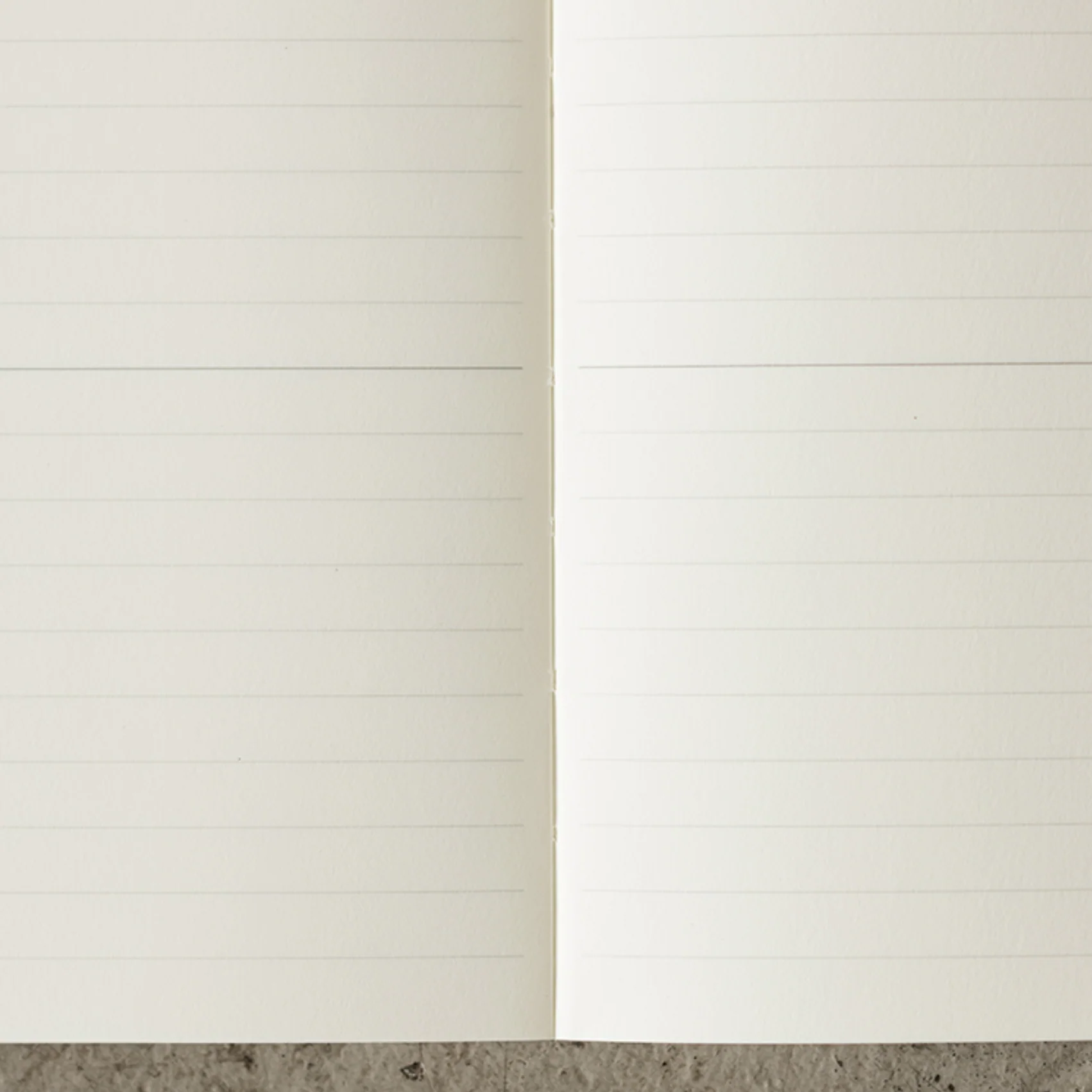 Midori MD Paper – MD Lined Notebook – Cuaderno Rayado A5 (14,8 x 21cm) - Image 4